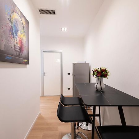 Milan Royal Suites Duomo Bagian luar foto