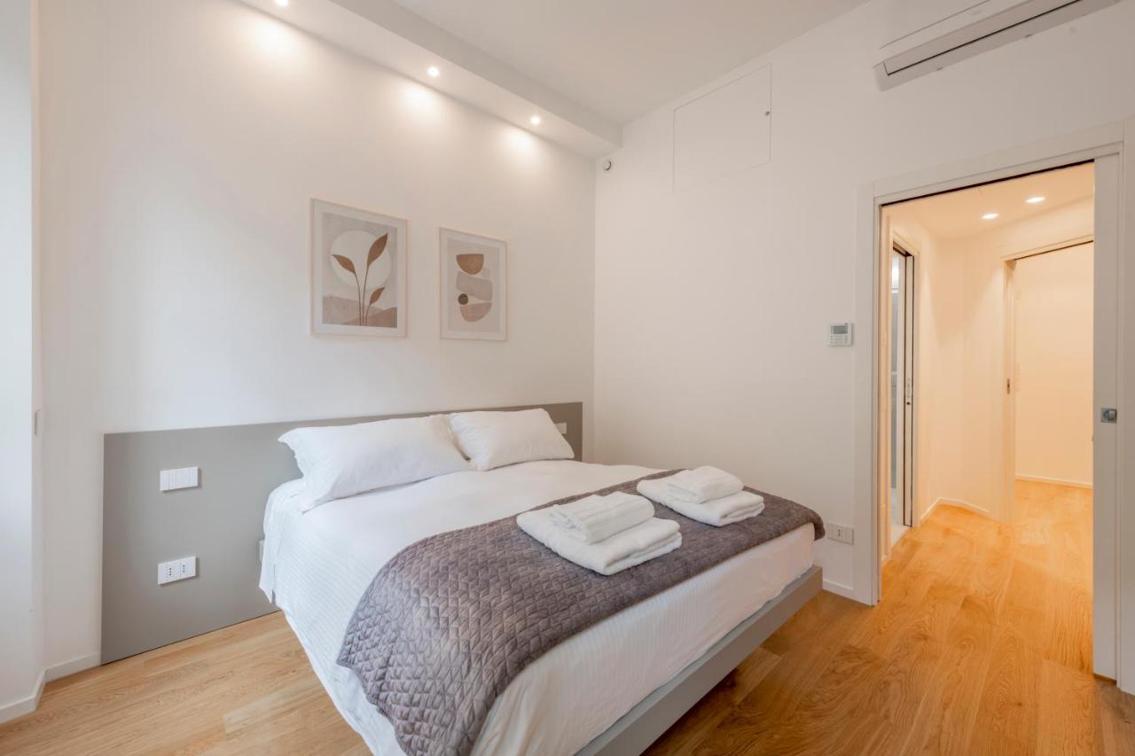 Milan Royal Suites Duomo Bagian luar foto