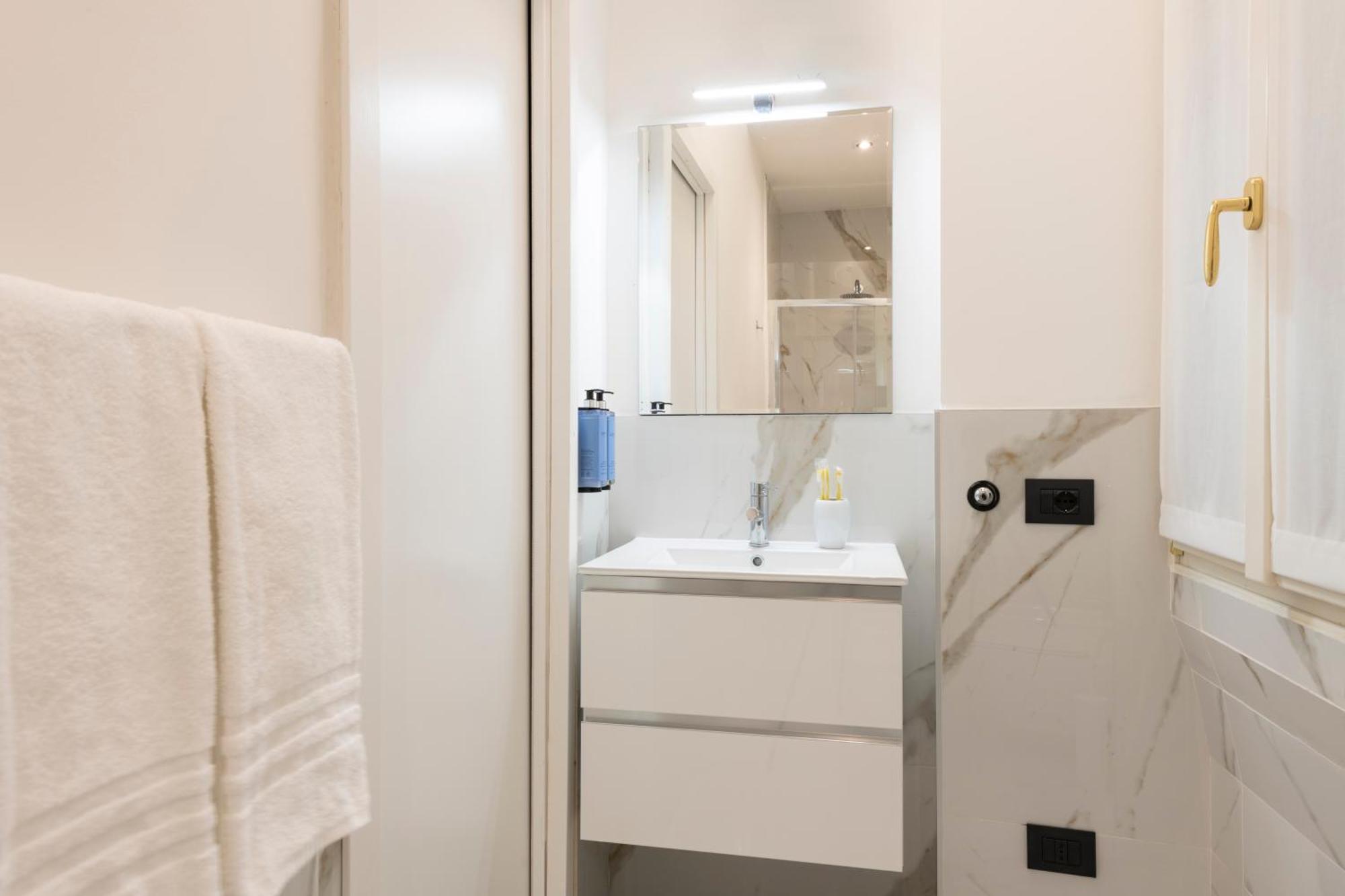 Milan Royal Suites Duomo Bagian luar foto