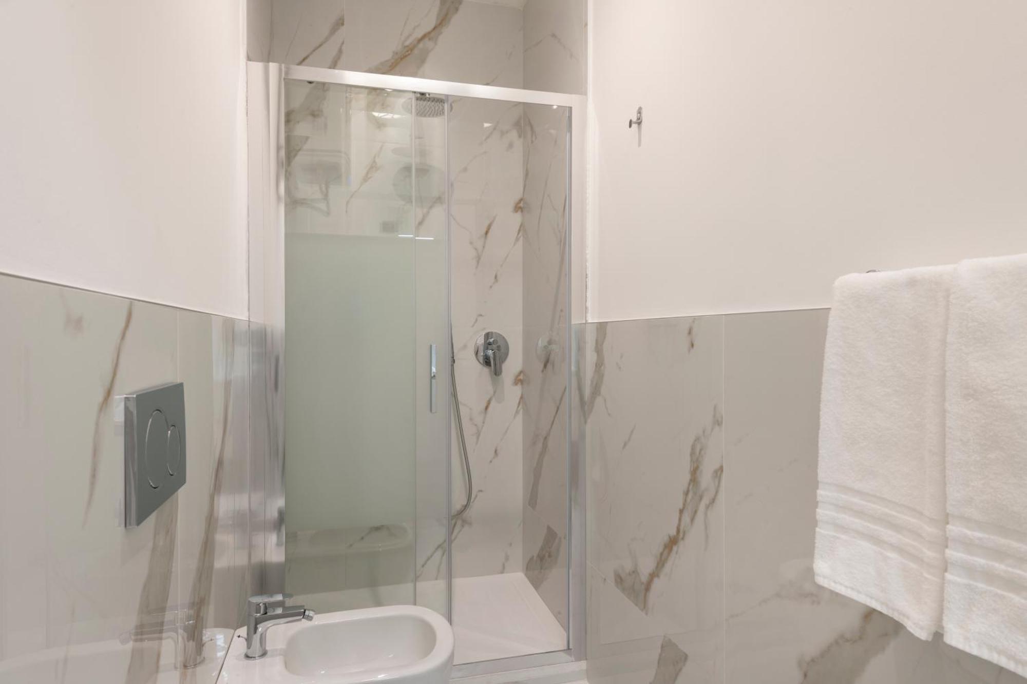 Milan Royal Suites Duomo Bagian luar foto