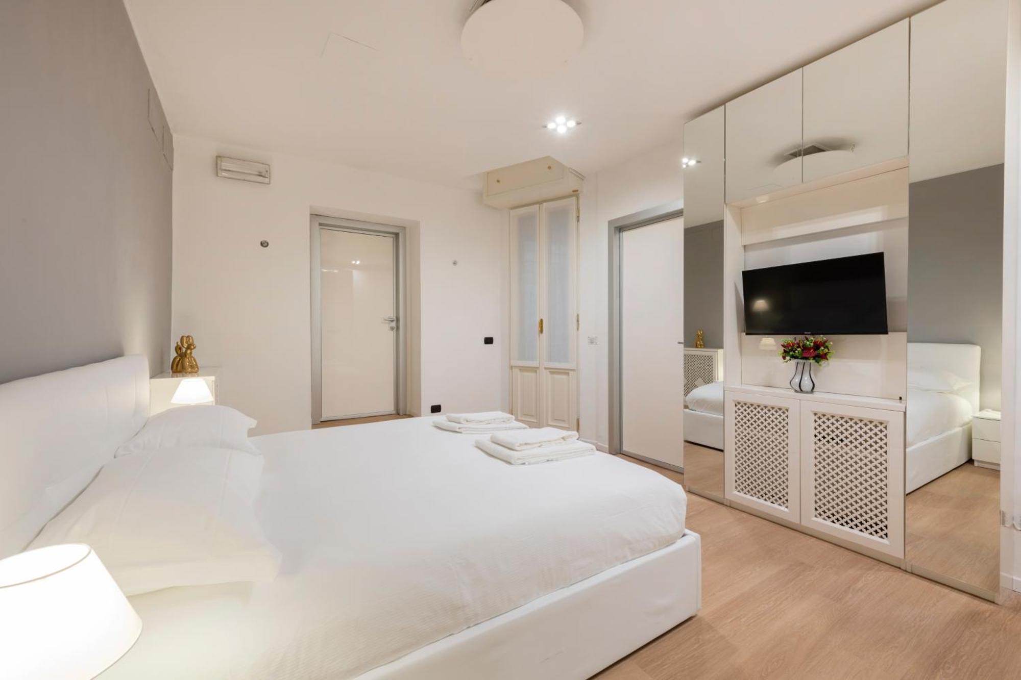 Milan Royal Suites Duomo Bagian luar foto